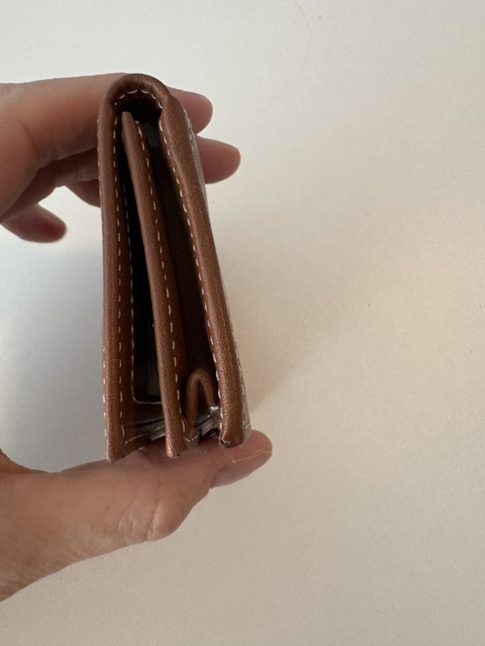 NEW Levenger Brown Leather Bifold Wallet - Contrast Stitch - Picture 5 of 8